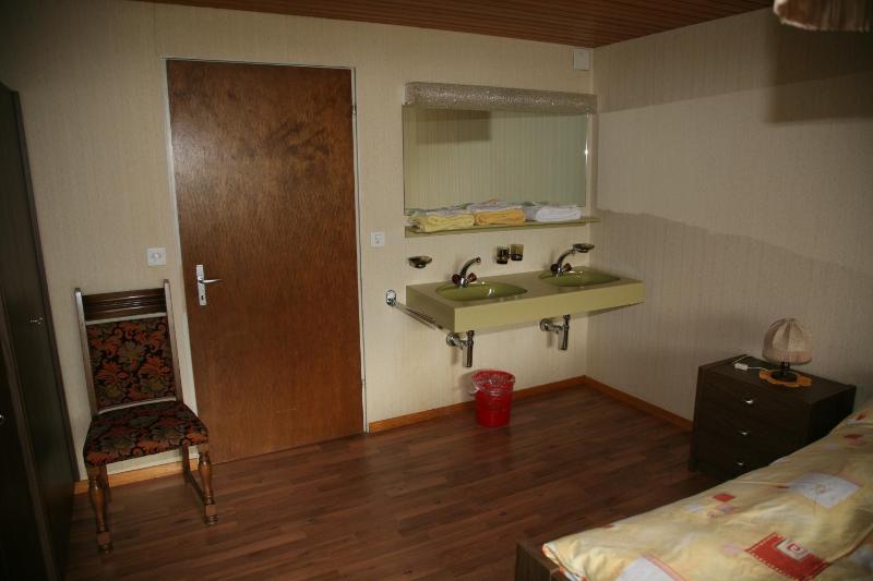 Family Room with Shared Bathroom (2 Adults + 2 Children) image 4