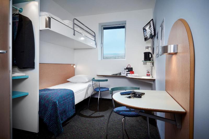 Economy Room with Bunk Beds image 1