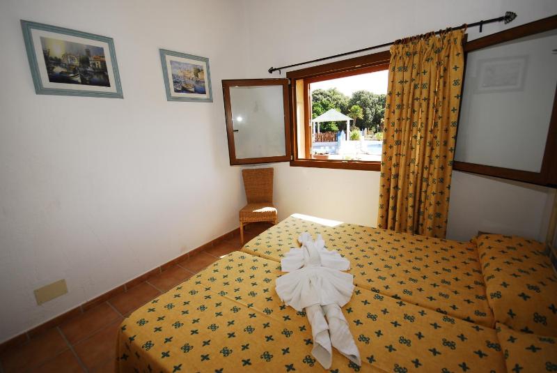 Two-Bedroom Bungalow image 4