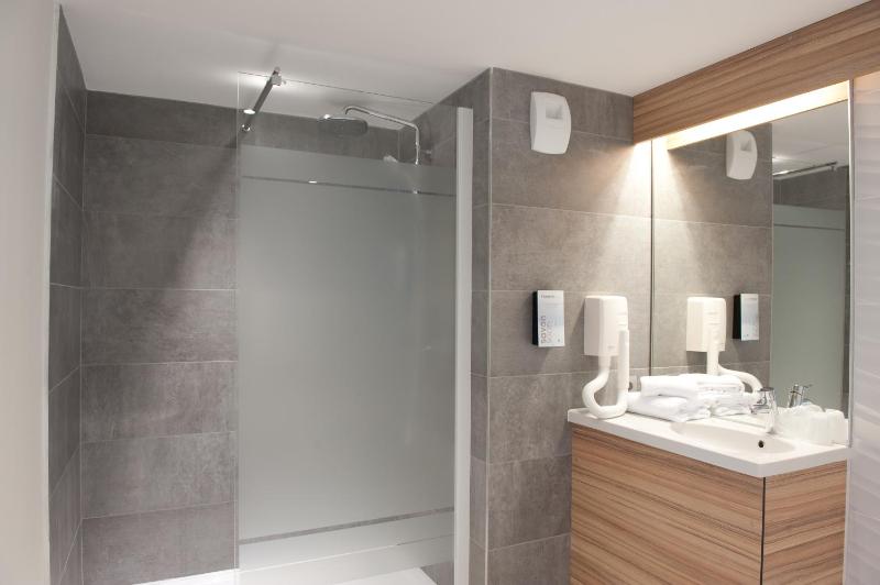 Two Connecting Double Rooms image 3