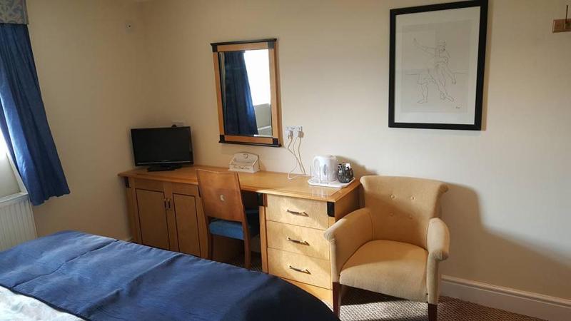 Double or Twin Room with Shower image 1