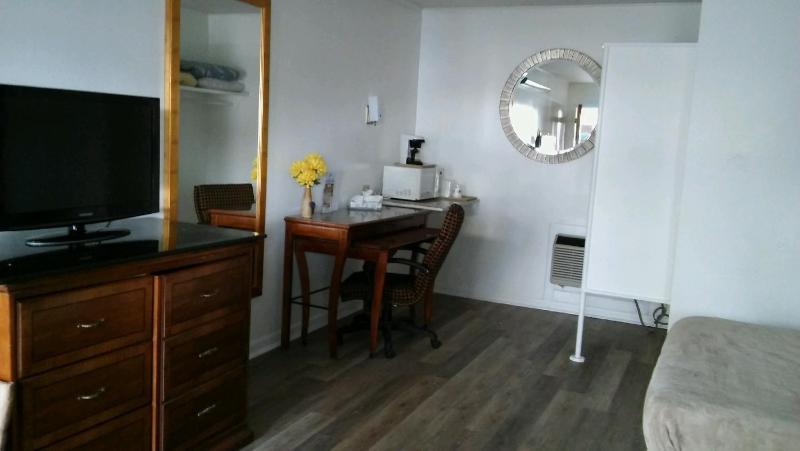 Queen Room image 2