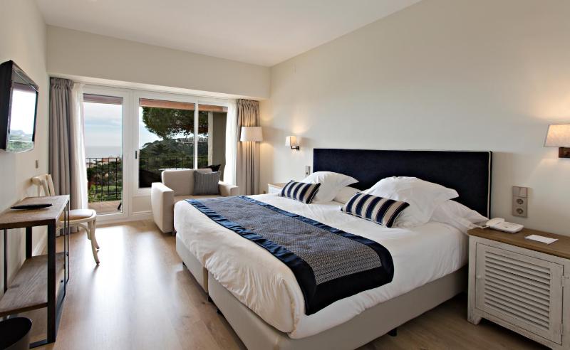 Hotel Aigua Blava - image 2