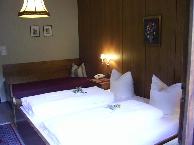 Triple Room with Balcony image 4