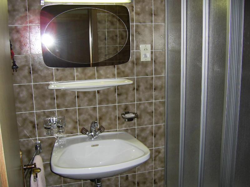 Triple Room with Balcony image 2