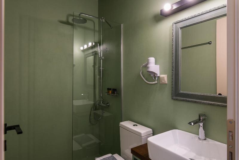 Deluxe Double Room City View image 2