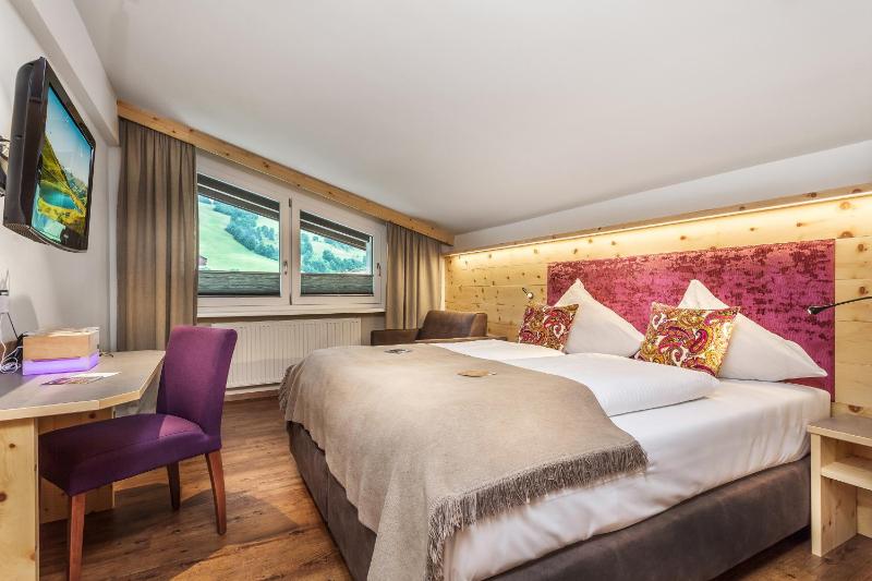 Standard Double Room image 3