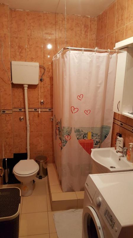 Standard Twin Room with Shared Bathroom image 2