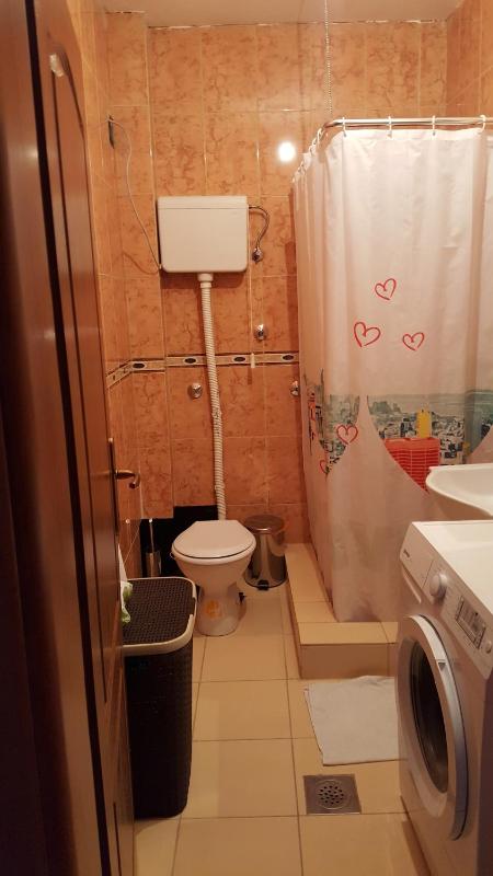 Standard Twin Room with Shared Bathroom image 3