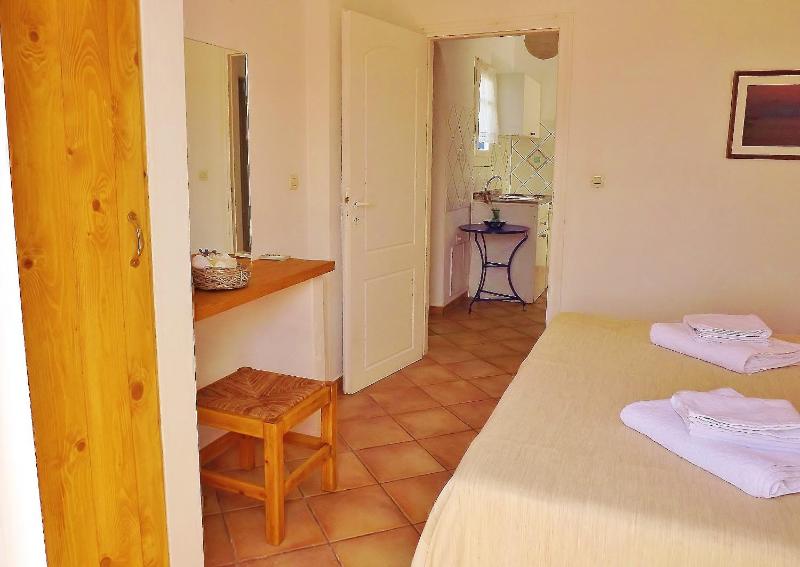 One-Bedroom Suite with Ocean View image 4