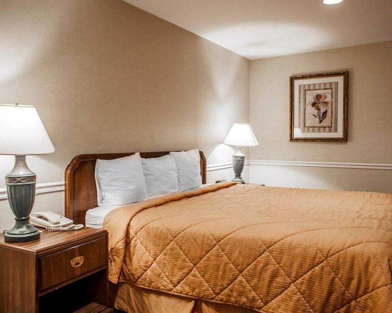 King Room - Non-Smoking image 2