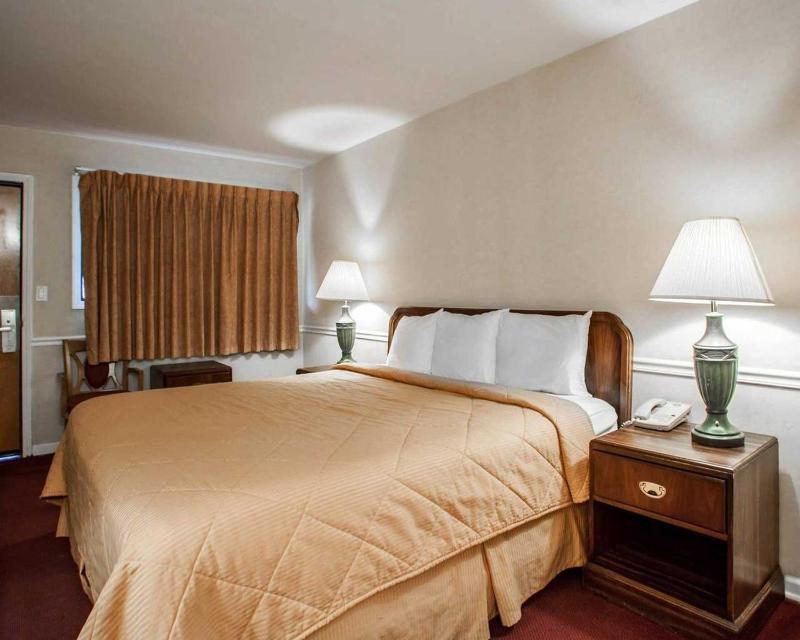 King Room - Non-Smoking image 4
