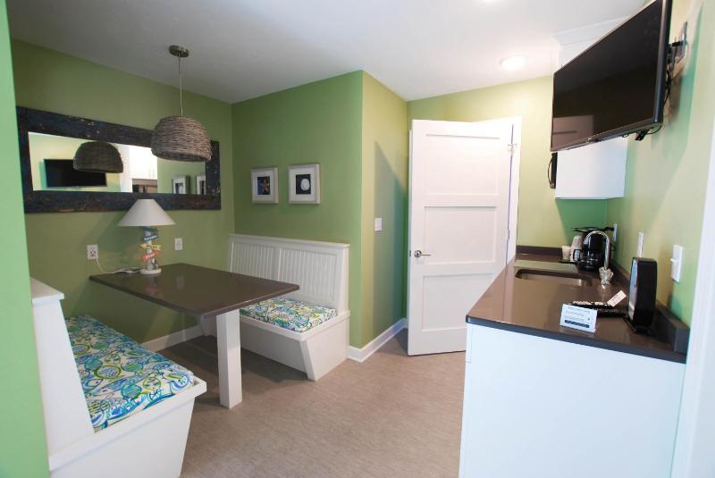 Superior King Suite image 4