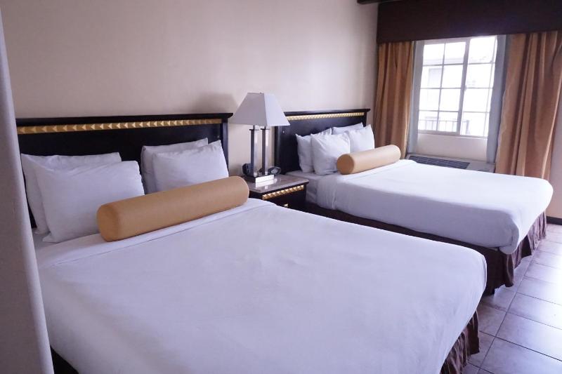 Queen Room with Two Queen Beds image 3