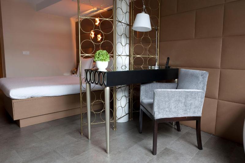 Studio (2 Adults) image 3