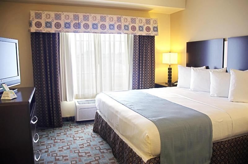 King Suite with Sofa Bed - Non-Smoking image 2