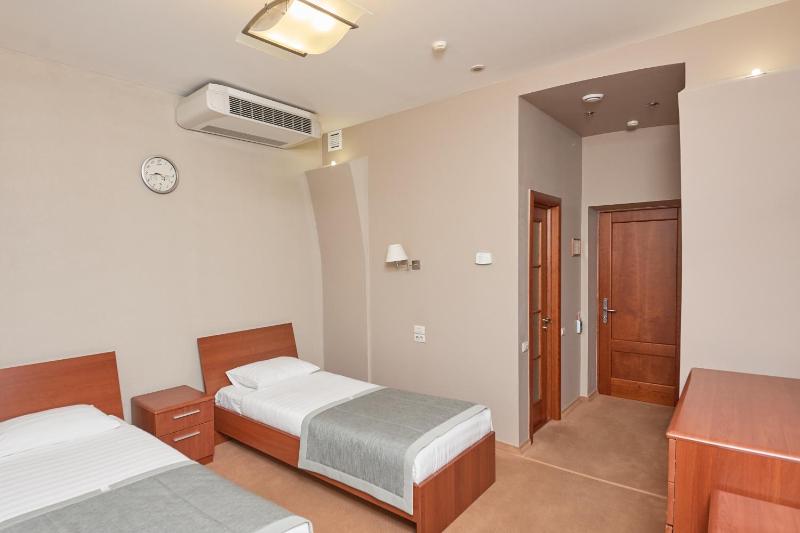 Twin Room image 2