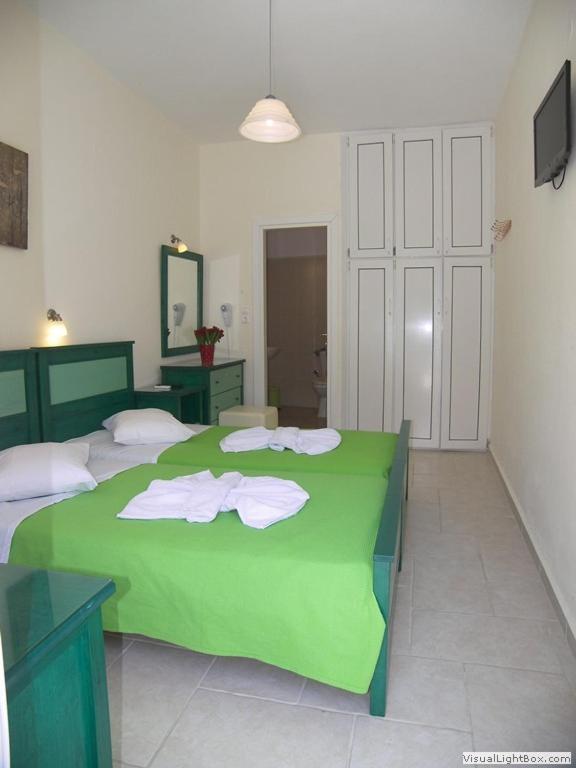 Quadruple Room image 4