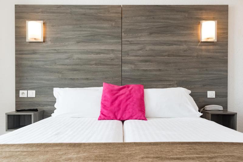 Twin Room image 2