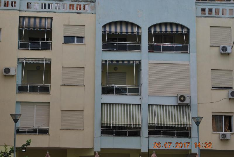 Arbi's Pool View Apartment - image 6