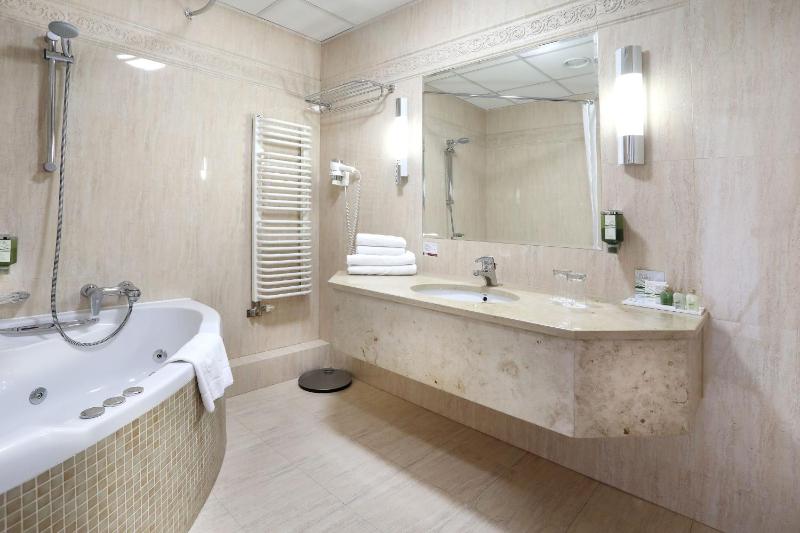 Deluxe Double Room image 2