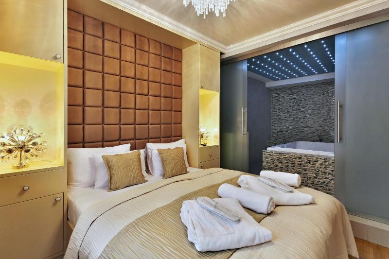 Deluxe Apartment with Sauna and Whirlpool image 2