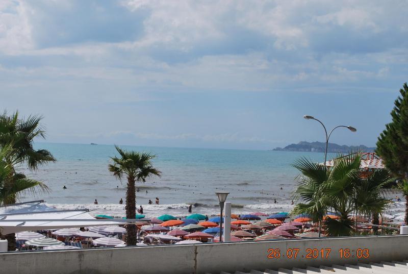 Fiona's Sea View Apartment - image 11