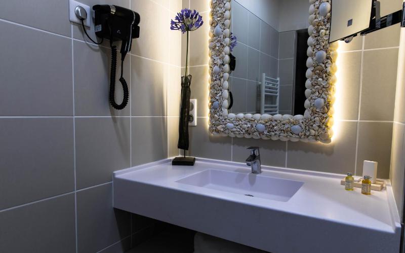 Standard Double Room image 2