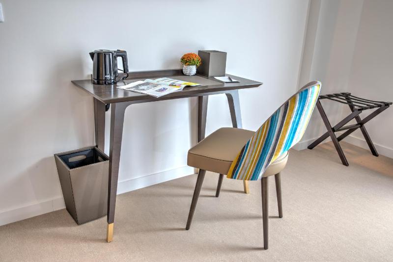 Standard Double Room image 4