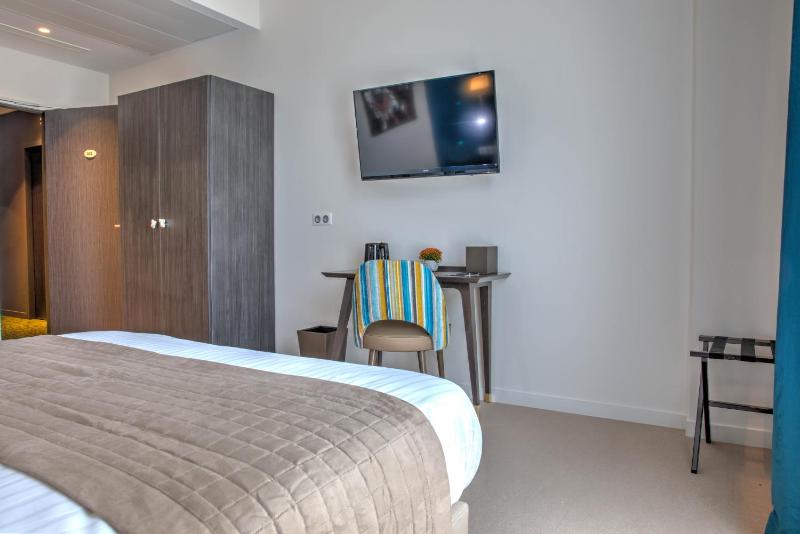 Standard Double Room image 3