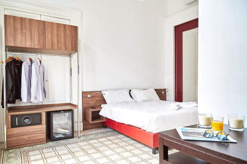 Standard Double Room image 4