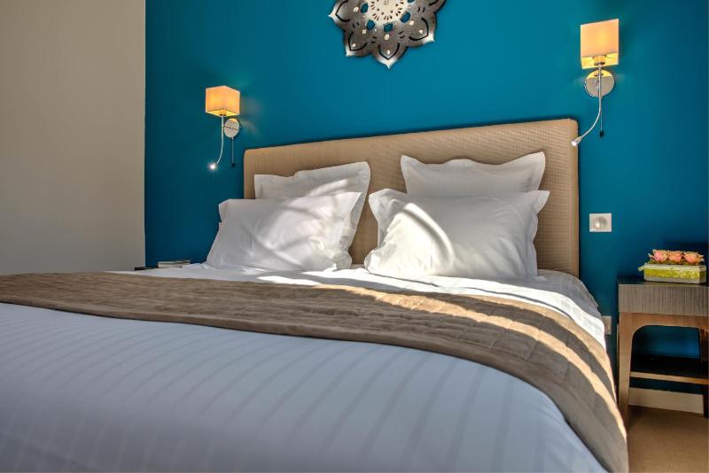 Deluxe Double or Twin Room image 2