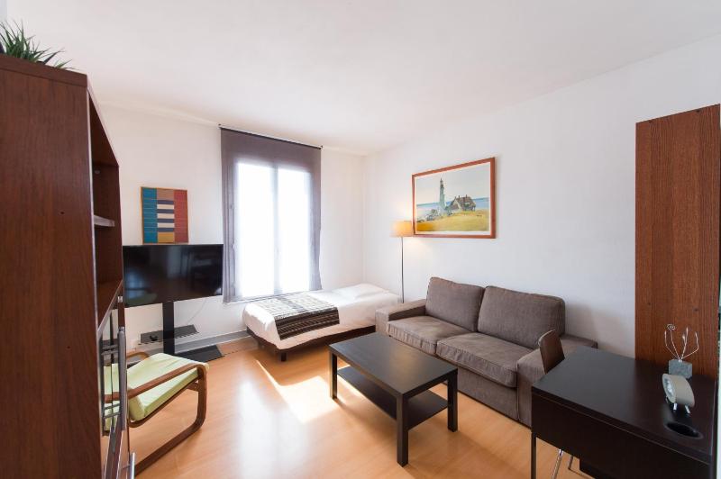 One Bedroom Apartment - Double Bed image 2