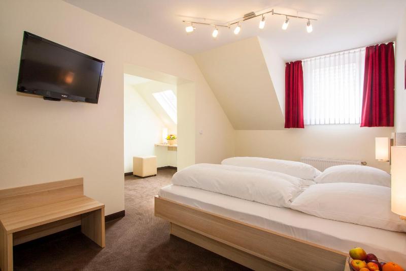 Double Room image 1