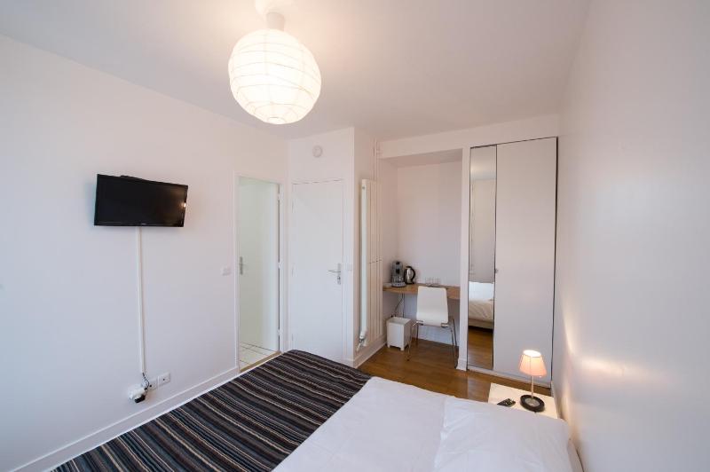 Basic Double Room image 4