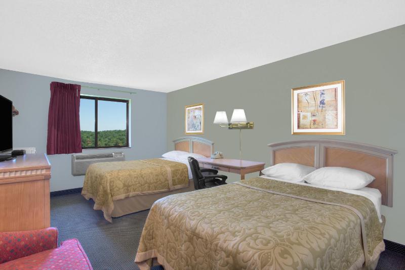 Deluxe Double Room with Two Double Beds - Non-Smoking image 2