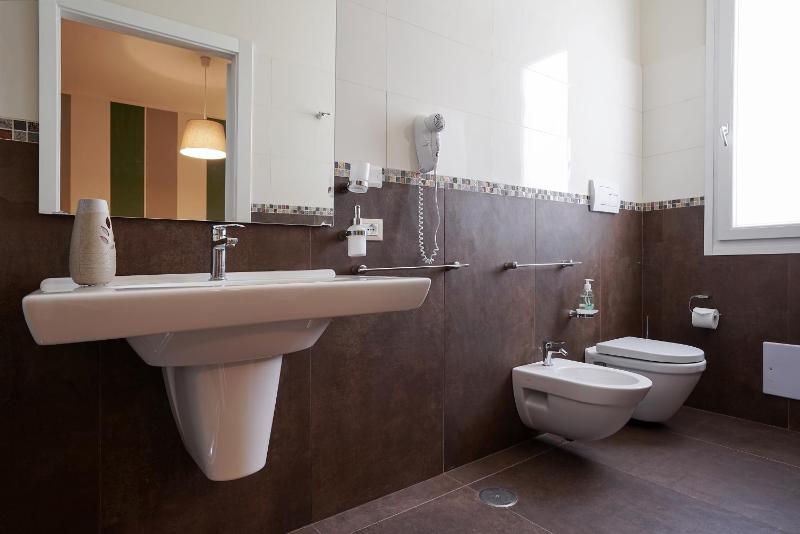 Standard Double or Twin Room with Balcony image 4