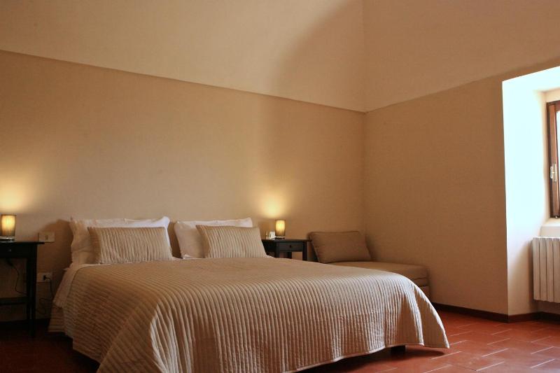 Superior Triple Room image 4