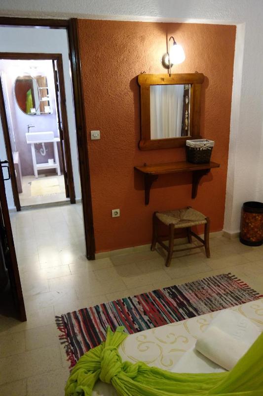 One-Bedroom Apartment image 3