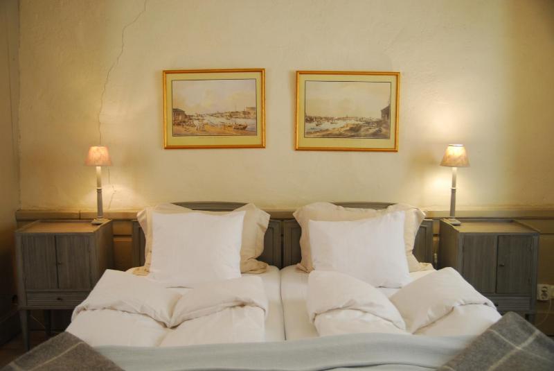 Standard Double Room image 4