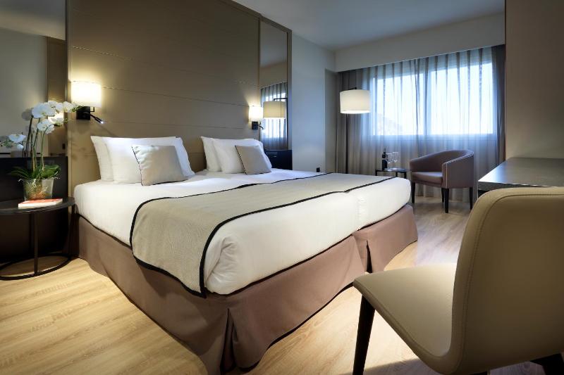 Double or Twin Room image 3