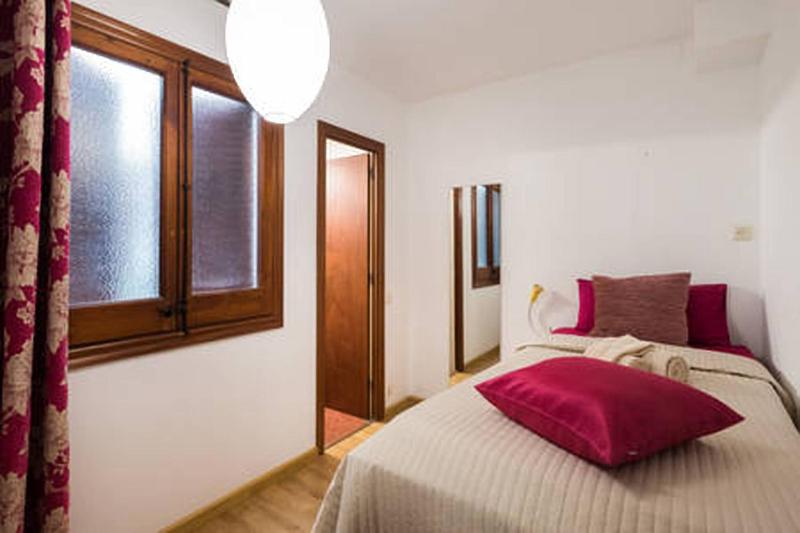 3 bedroom Apartment with private garden on top location Sitges centre beach - image 4