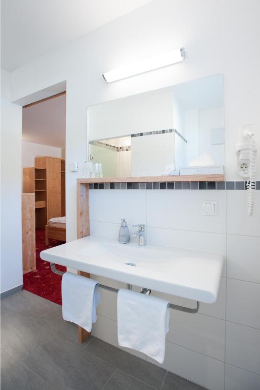 Business Single Room image 3