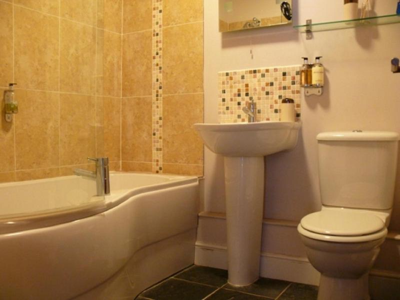 Double Room image 3