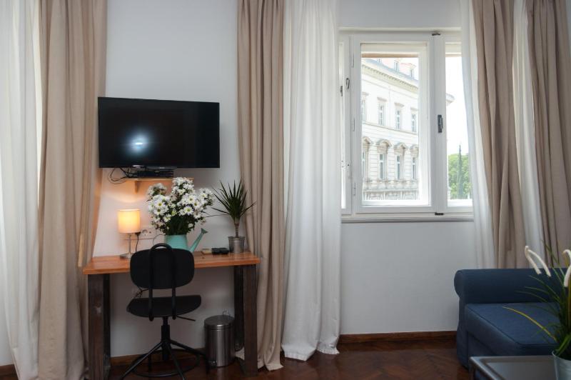 Indigo Inn Rooms - image 7