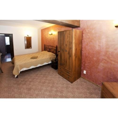 One-Bedroom Suite image 2