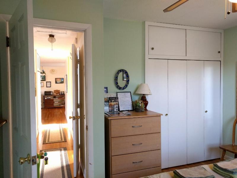Standard Queen Room image 3