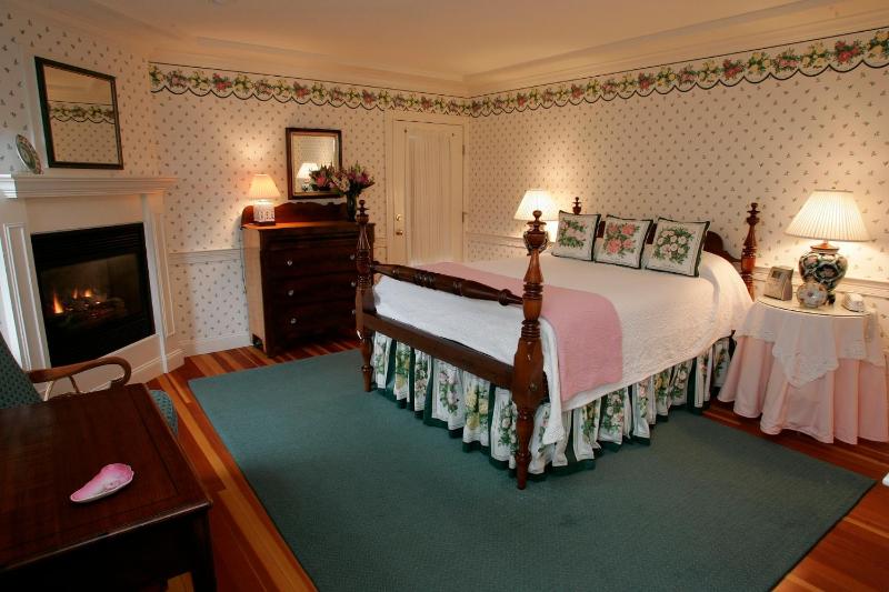 Queen Room image 2
