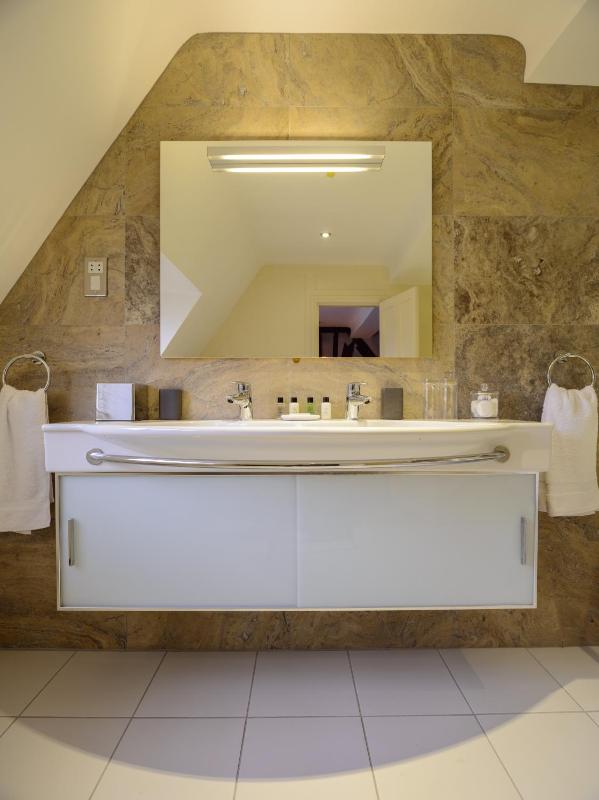 Superior Double Room image 3