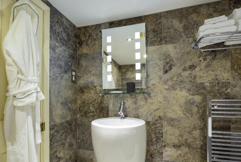 Superior Double Room image 3